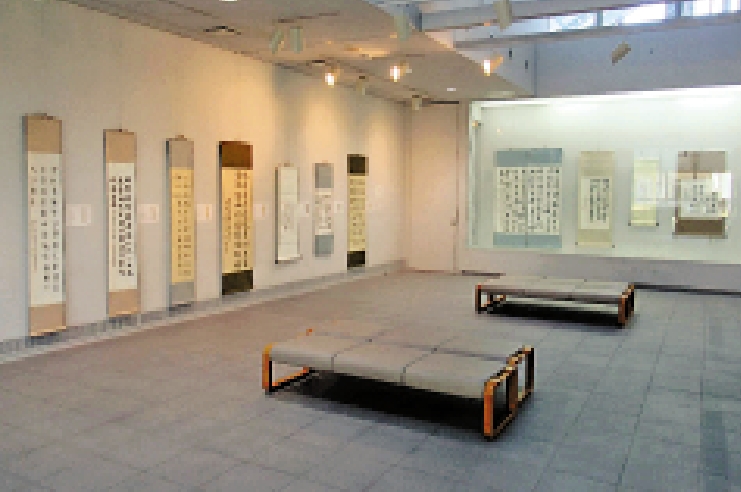 　　圖：香港城市大學將古籍文獻以書法作品展覽於四國大學。\作者供圖