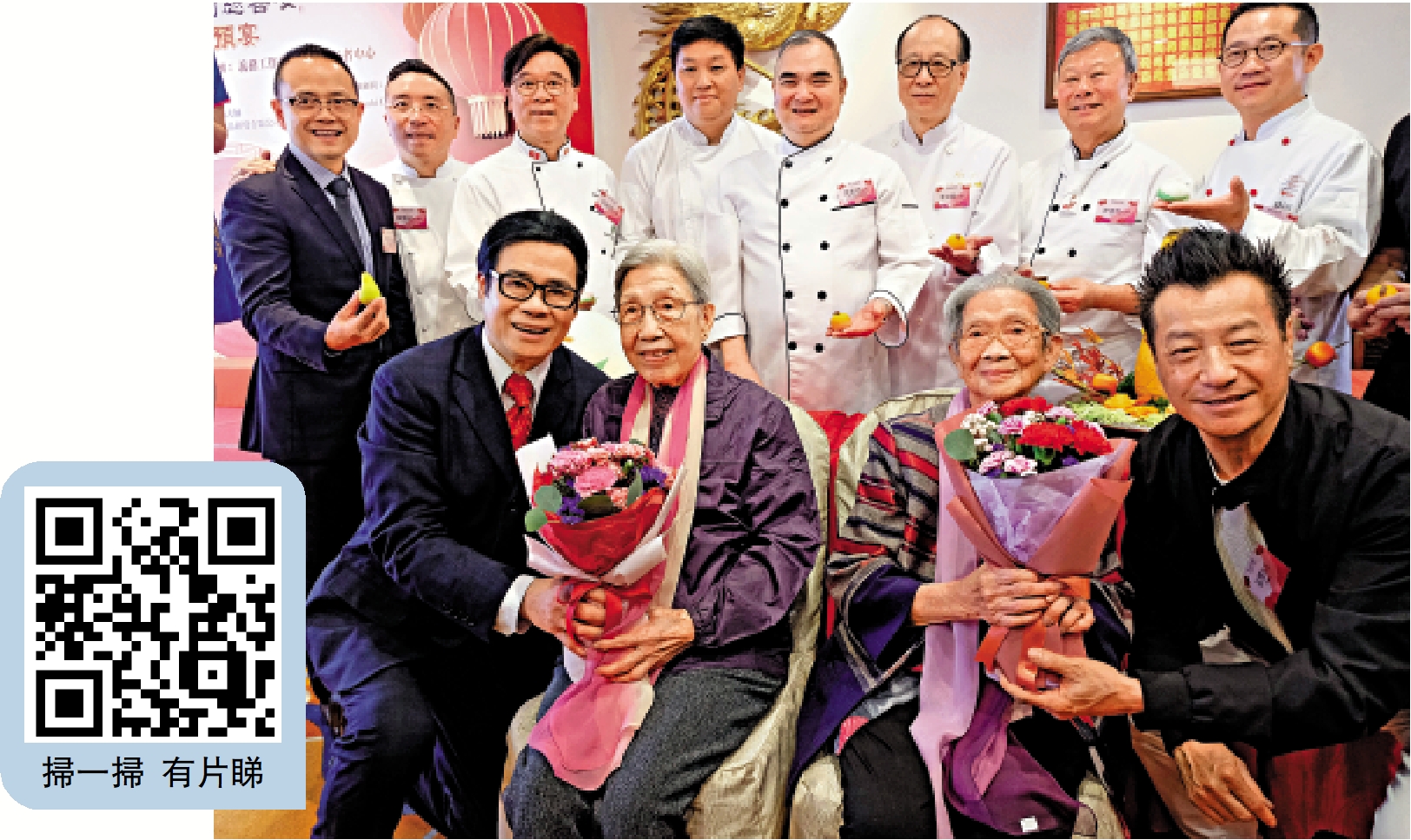 　　圖：兩位百歲人瑞陳鳳（前排左二）及馮慧珠（前排右二）昨日參加「千歲預宴」，提早慶祝母親節。\大公報記者蔡文豪攝