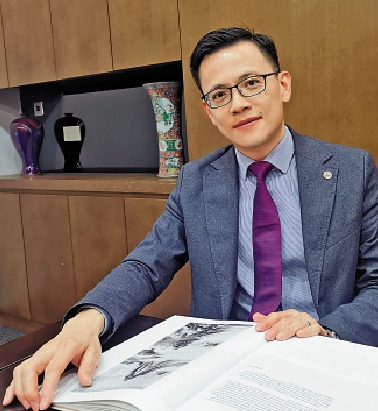 　　圖：香港中文大學文物館館長姚進莊擔任這次展覽聯合策展人。\大公報記者劉毅攝