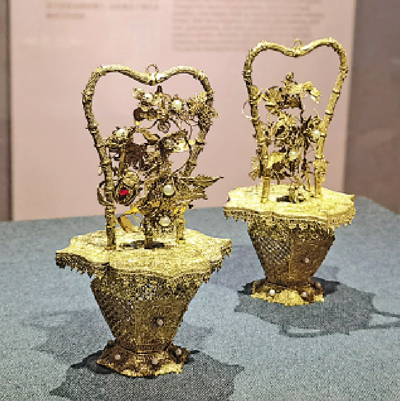 　　圖：承訓堂藏清代《金纍絲花籃》。\大公報記者劉毅攝