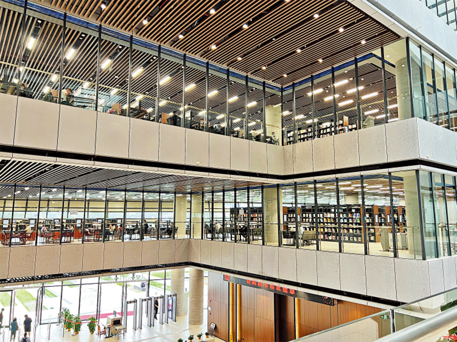 　　圖：番禺圖書館新館像是被一把鑰匙打開的「知識寶盒」。