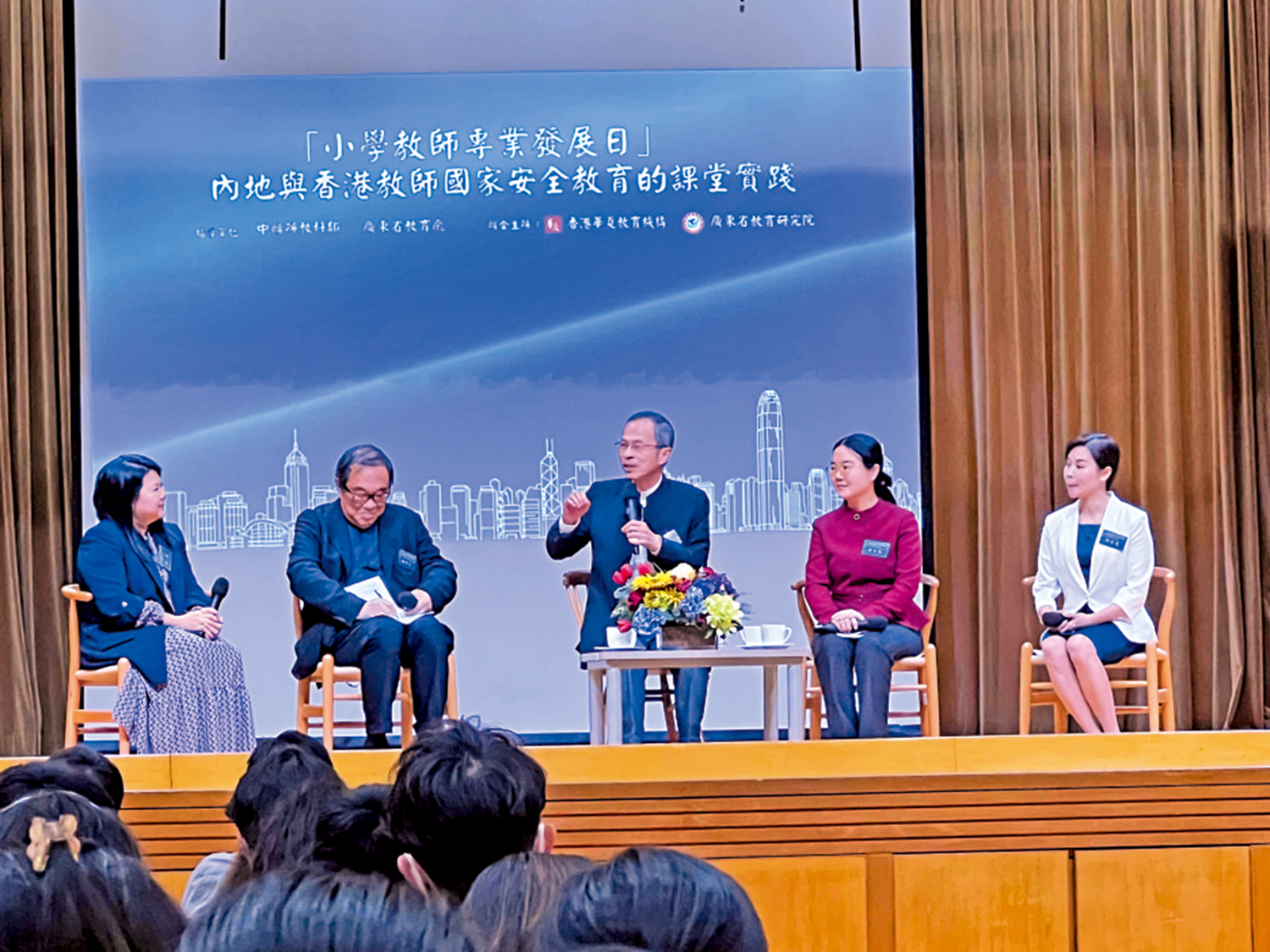 　　圖：香港華夏教育機構小學教師專業發展日活動昨日舉行，粵港兩地老師分別介紹國安課程教學設計。\大公報記者鍾怡攝