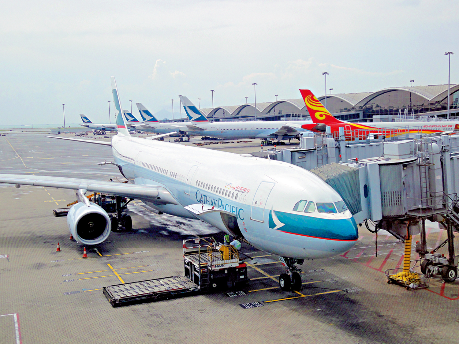 　　圖：國泰近日收到機管局和其他機場反映，指部分飛機於停機坪和跑道滑行時，速度較其他航機相對緩慢。\資料圖片