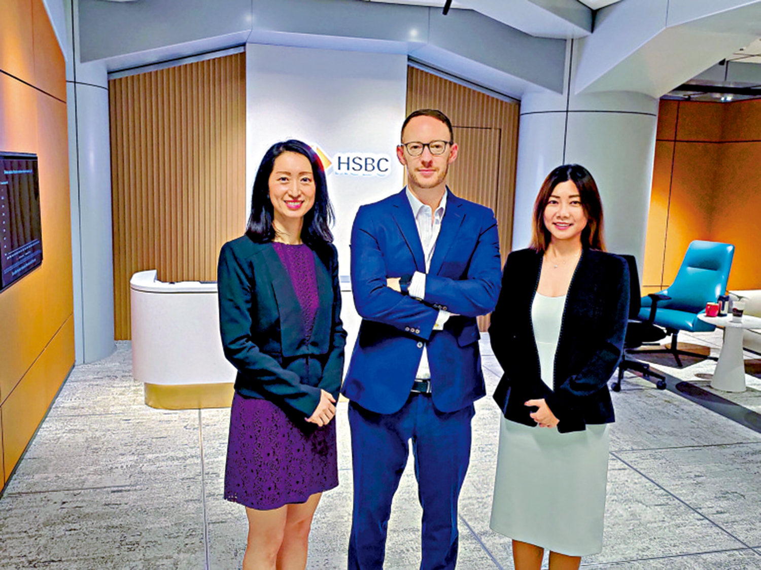 　　圖：左起：滙豐保險首席健康保障業務總監陳曦、行政總裁文德華、醫療事務總監陳詠彤。\大公報攝