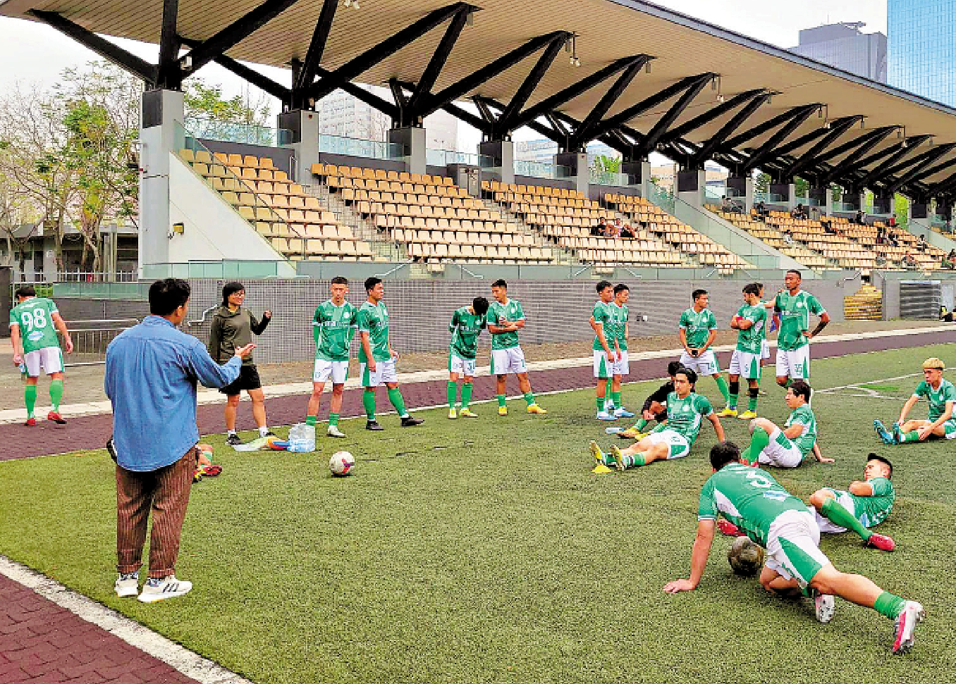 　　圖：消息指，今次涉事球隊為本地老牌球會愉園。圖為愉園以往操練情形。\資料圖片