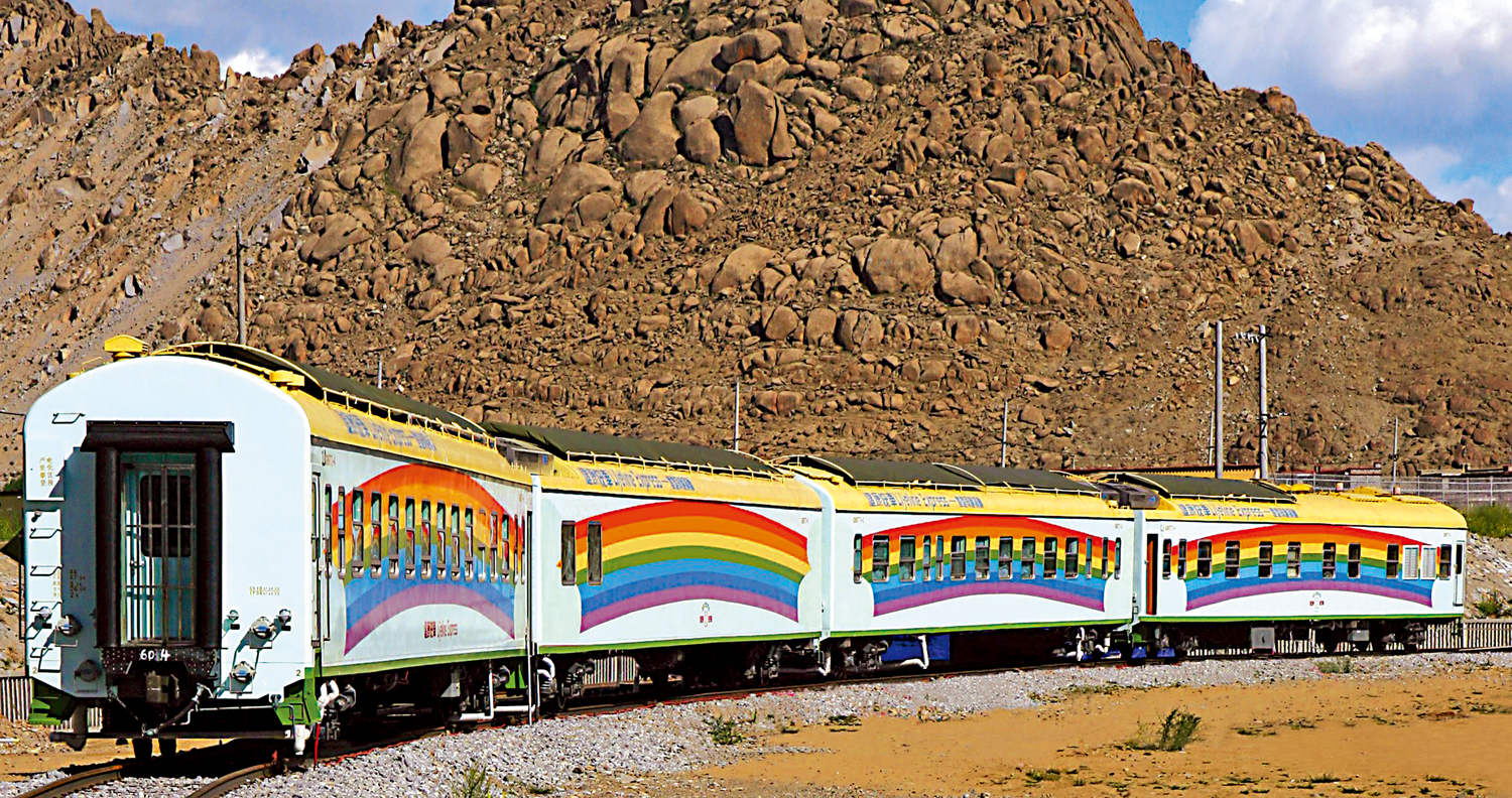 　　圖：自1997年起，「健康快車」足跡遍布內地28省，為欠發達地區的白內障患者提供免費手術。