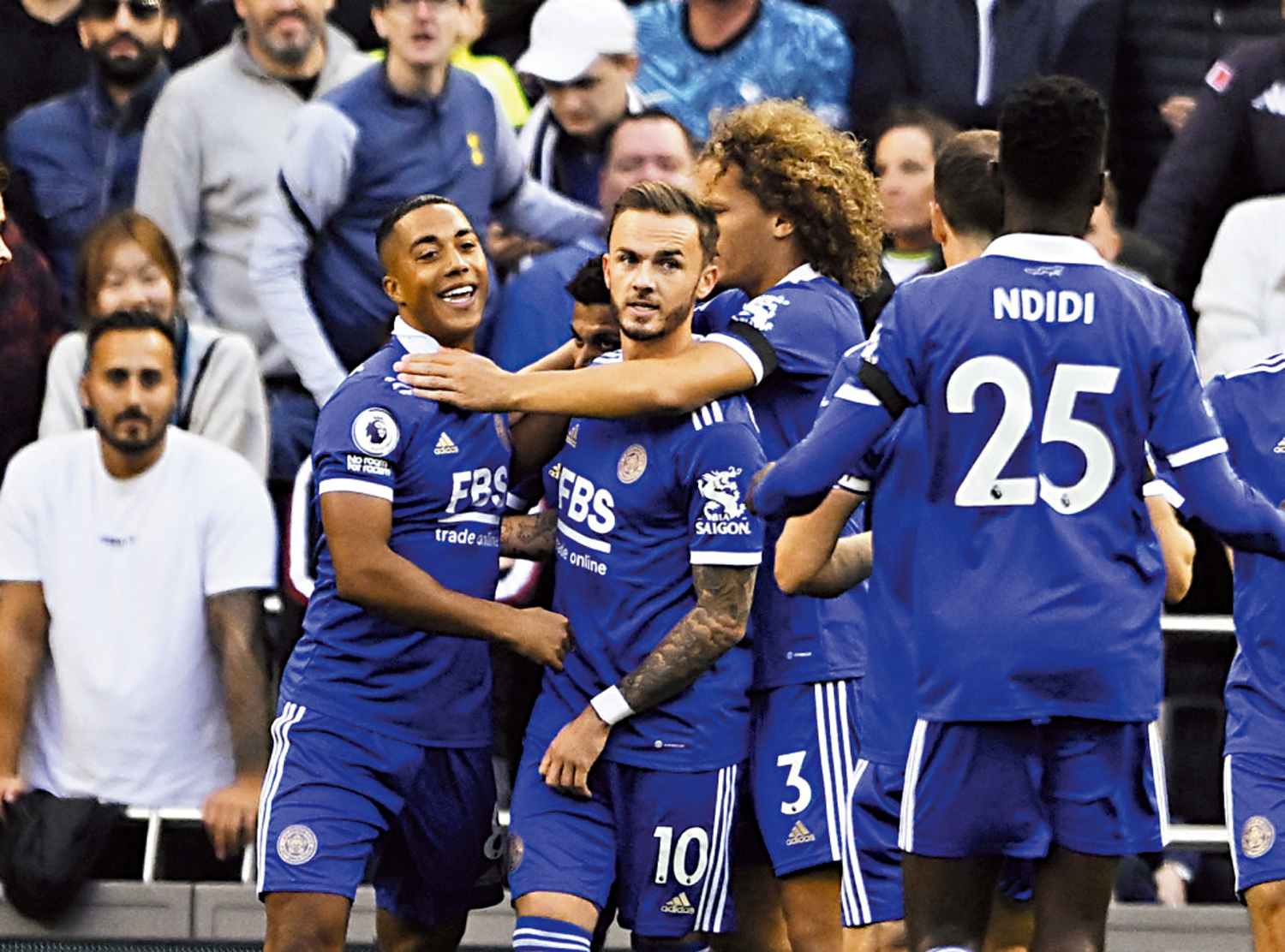 　　圖：李城球星如泰利文斯（前左）、麥迪臣（10號）料獲其他球會青睞。\資料圖片