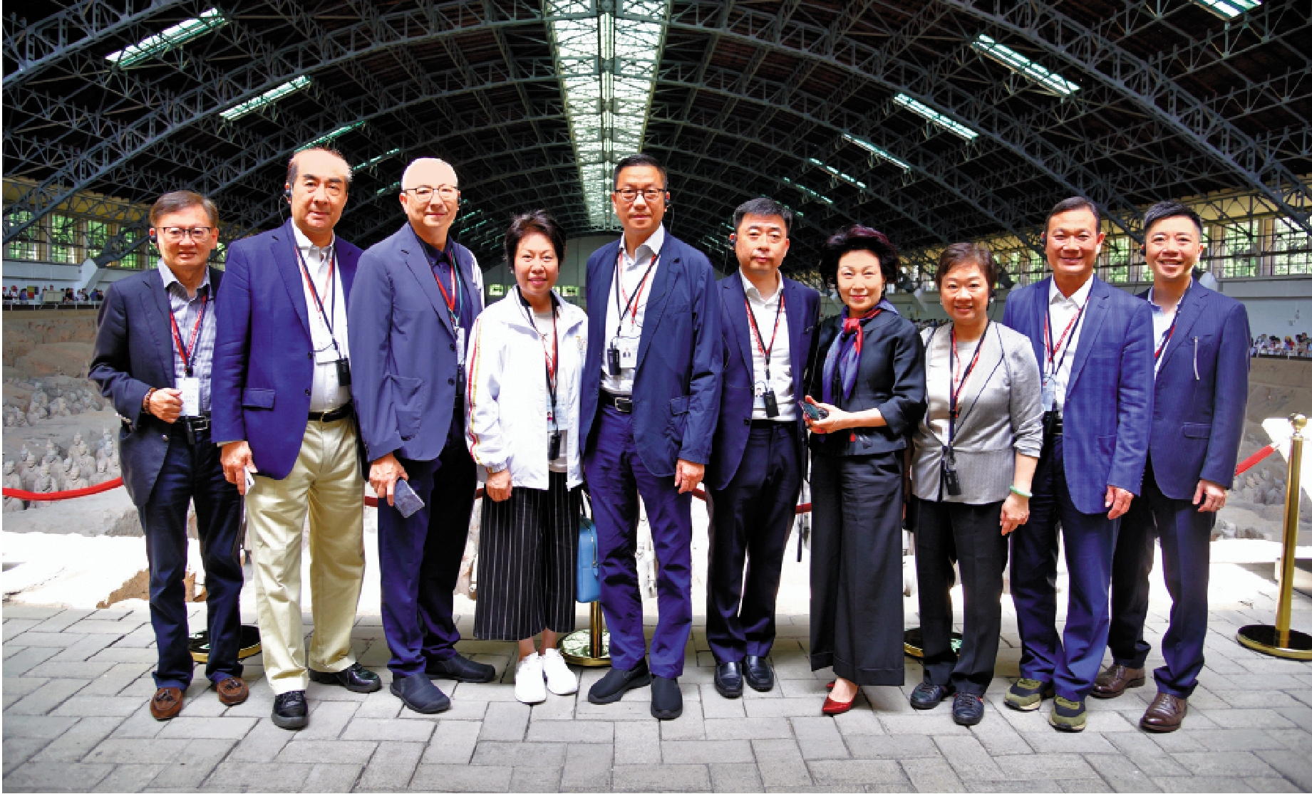 　　圖：港區省級政協委員聯誼會陝西湖北經貿文化考察團參觀秦始皇兵馬俑。  