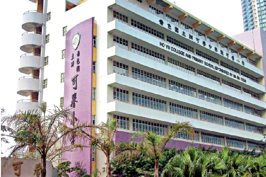 　　圖：東涌可譽小學一名女教學助理，前日被人發現伏在桌上不省人事，送院搶救後證實不治。