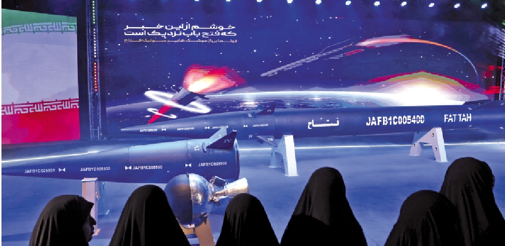 　　圖：伊朗高超音速導彈「法塔赫」6日正式亮相。\美聯社