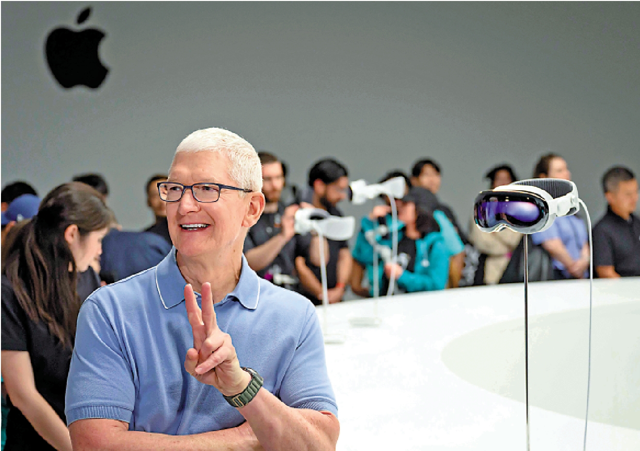 　　圖：蘋果行政總裁庫克5日出現在全球開發者大會。\法新社