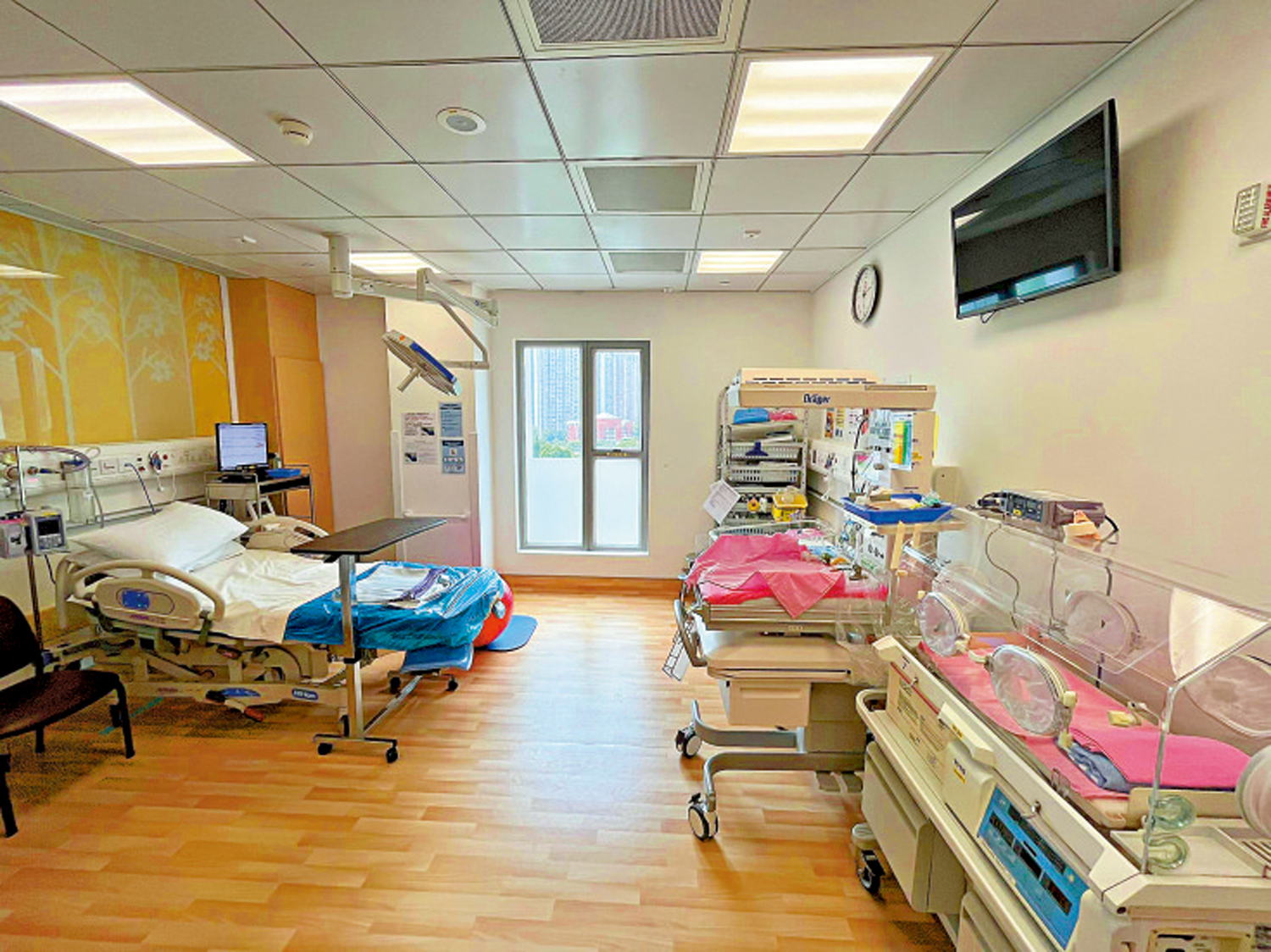 　　圖：屯門醫院婦產科在擴建後有十三間獨立產室，其中包含一個負壓產室。\大公報記者劉碩源攝