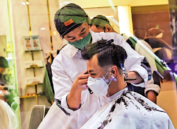 　　圖：「補充勞工優化計劃」下，包括髮型師等26個低技術職位也可以申請輸入外勞。