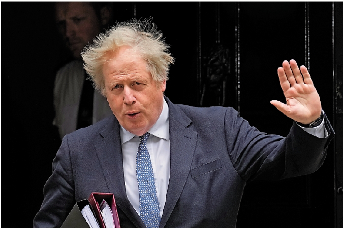 　　圖：約翰遜因在「派對門」中撒謊，被指藐視議會。\美聯社