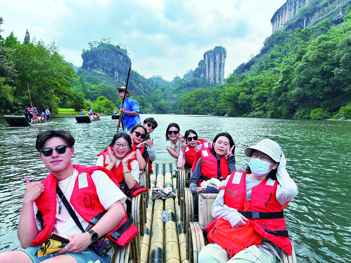 　　圖：2023年5月，香港工聯會福建中心舉辦 「2023香港青年發現福建」活動，帶領三十多位在閩港生一起探索武夷山水，體驗武夷茶文化。