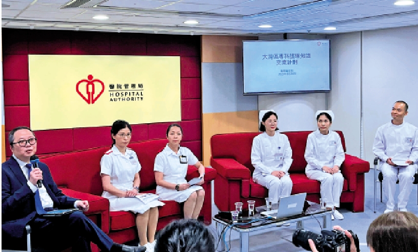 　　圖：三名廣東省護士及兩名公立醫院護士，分享交流的體會和得着。