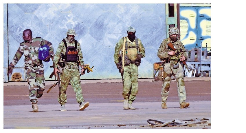 　　圖：瓦格納士兵在馬里街頭出現。\美聯社