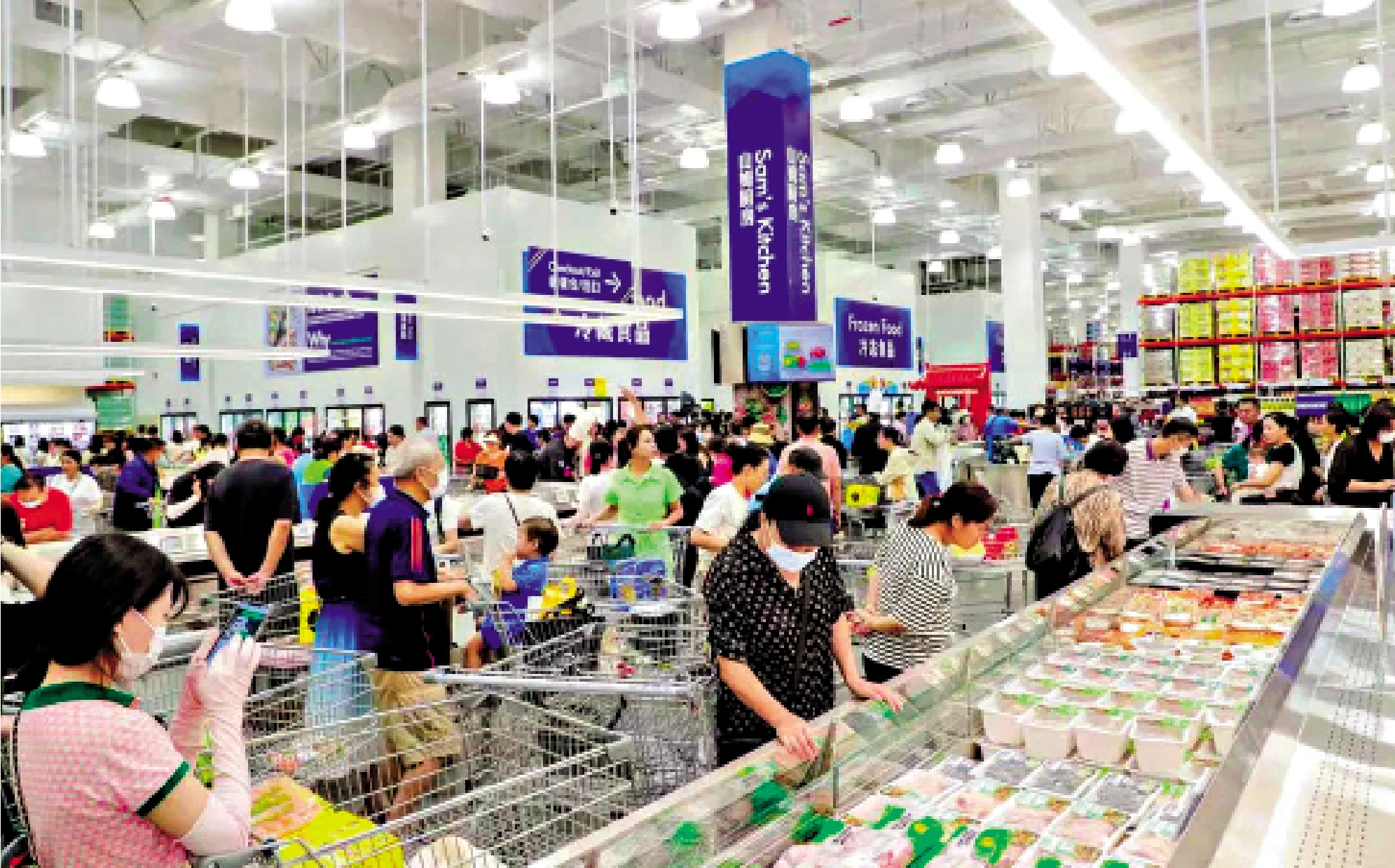 　　圖：前海山姆旗艦店內，擠滿了購物的市民。\網絡圖片