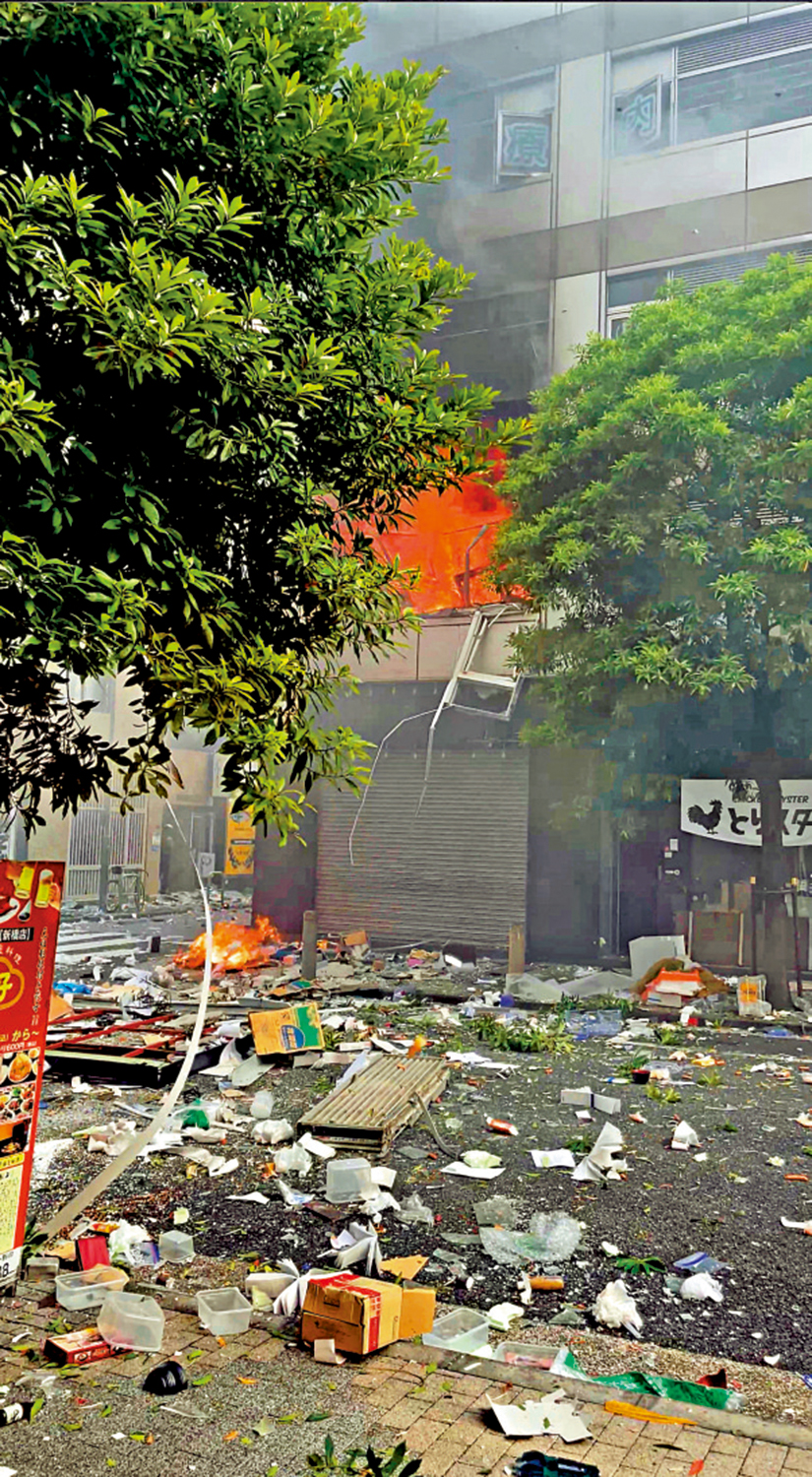 　　圖：日本東京的一棟大樓3日發生爆炸，造成至少4人受傷。\路透社