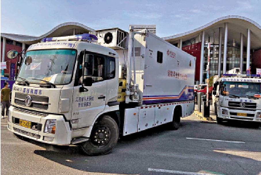 　　圖：國家緊急醫學救援隊在內地抗擊新冠疫情過程中發揮重大作用。圖為救援隊應急車。