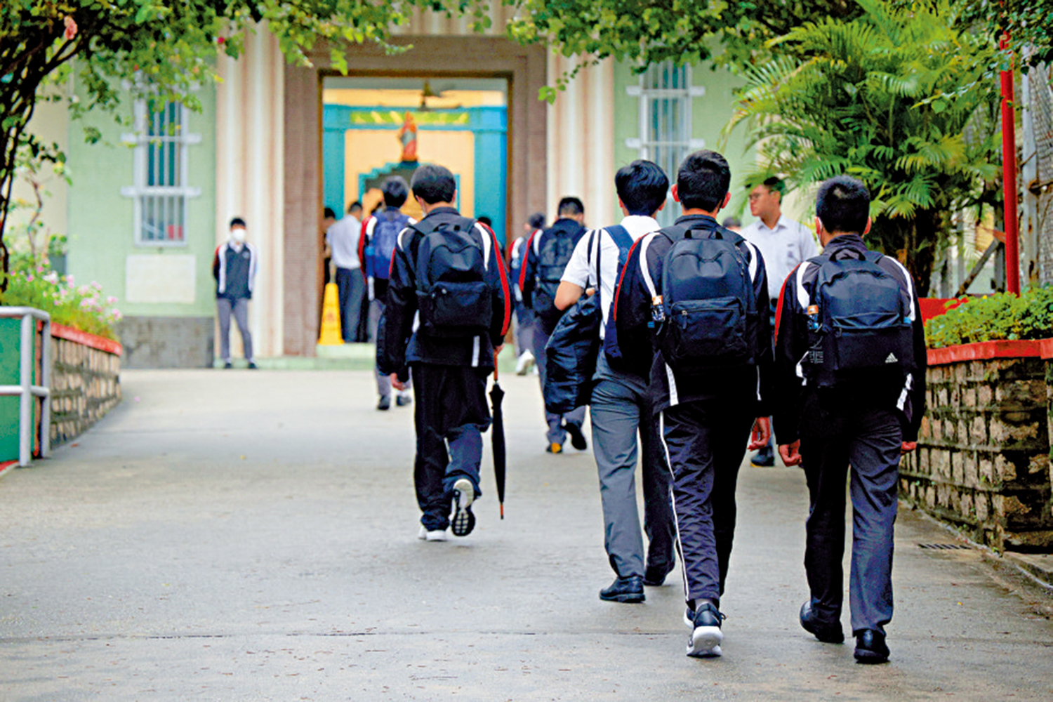 　　圖：今年起中學「叩門」名額削減一半，每班只准收一名「叩門生」。