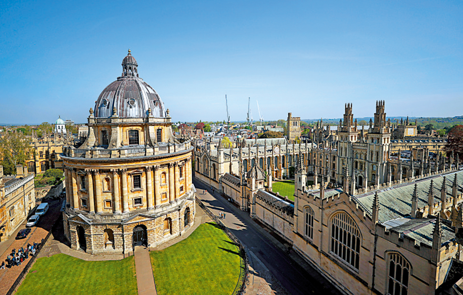 　　圖：牛津大學物理學科設有六個子系，包括大氣、海洋和行星物理學，天體物理學、原子和激光物理、凝聚態物理、粒子物理學，以及理論物理學。