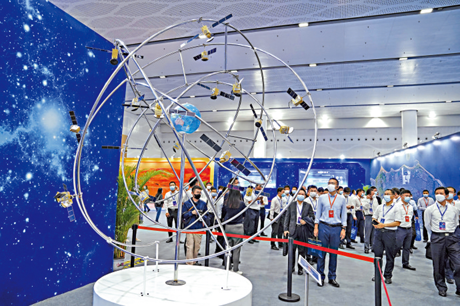 　　圖：2022年11月，北斗導航全球組網模型亮相中國航天大會科普展。\中新社