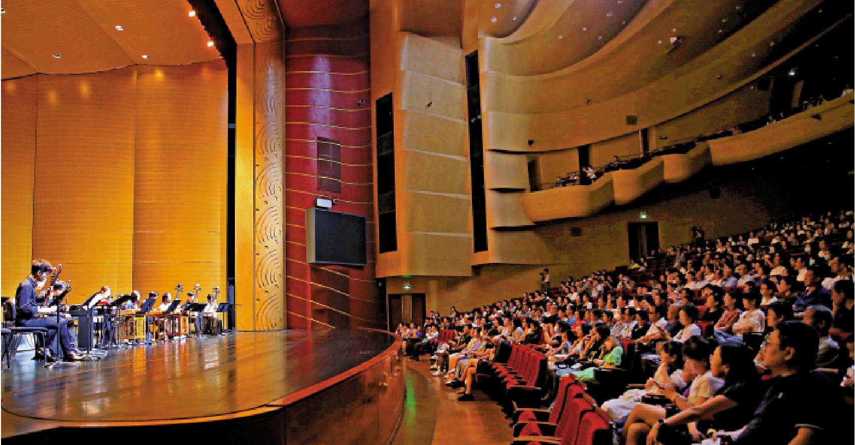 　　圖：「文化絲路——港澳藝團甘肅行」在甘肅大劇院上演。