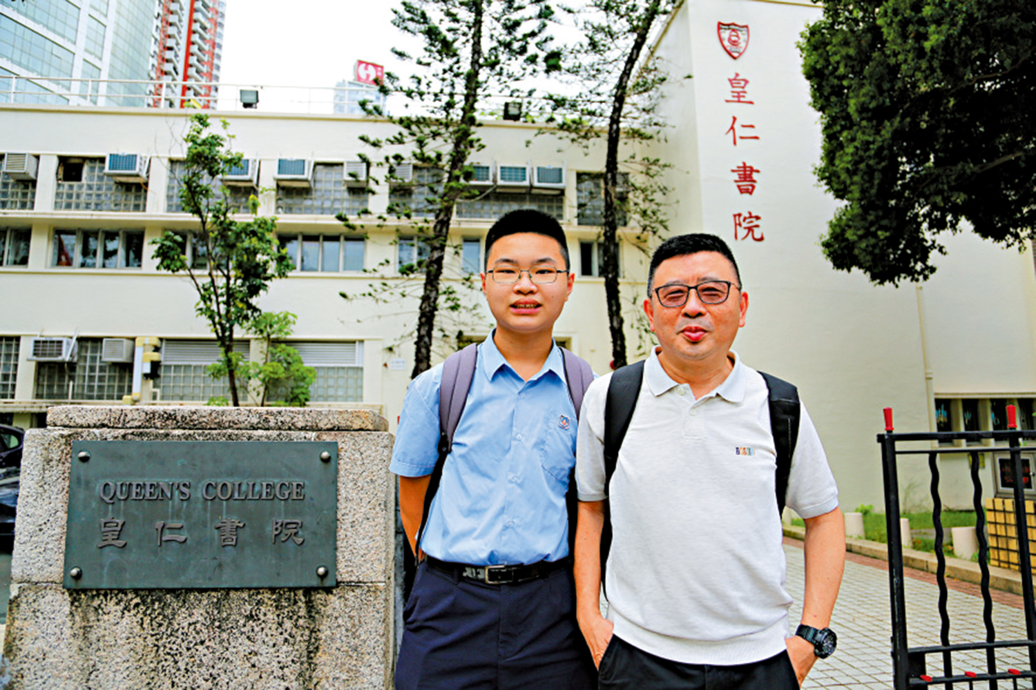 　　圖：林同學很喜歡皇仁書院的乒乓球隊，在父親陪同下到該校「叩門」。\大公報記者何嘉駿攝