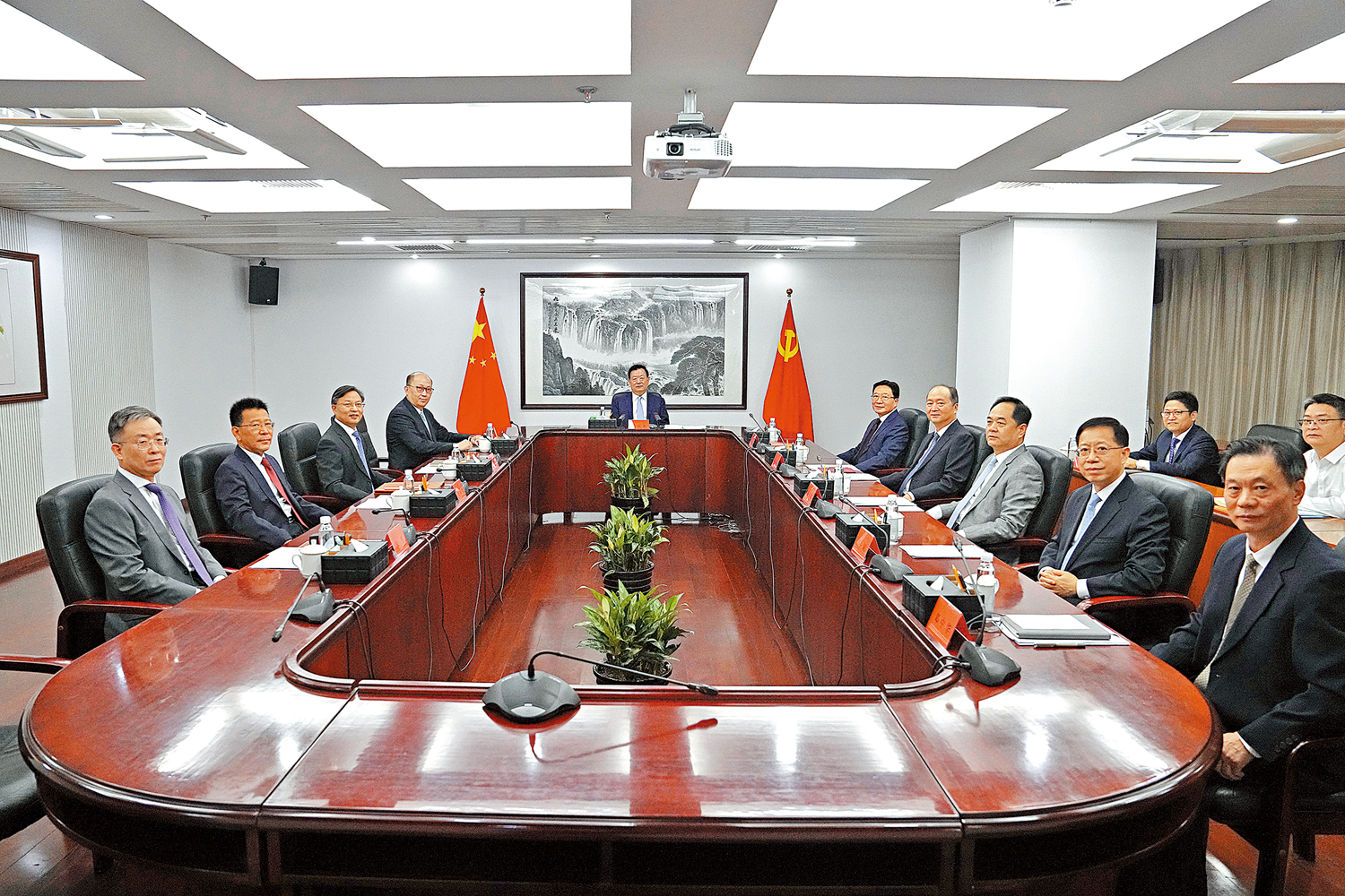 　　圖：7月11日上午，中共中央港澳工作辦公室召開會議。