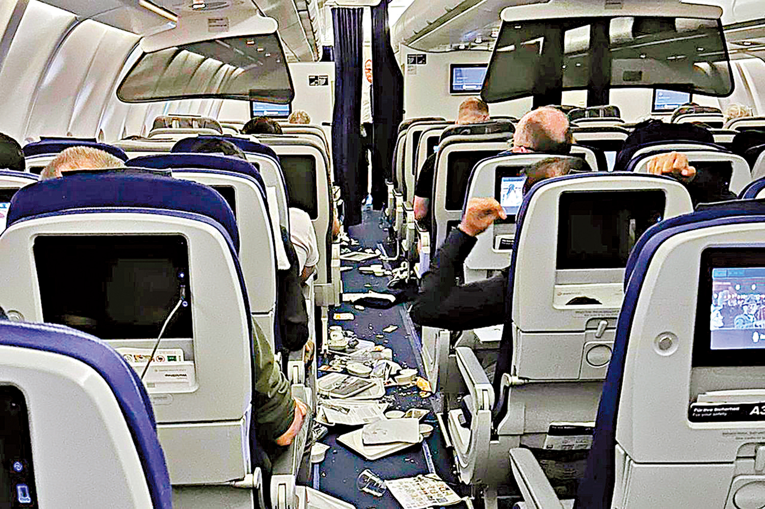 　　圖：今年3月，漢莎航空一架飛機從得州飛往德國途中遇到晴空顛簸。\網絡圖片