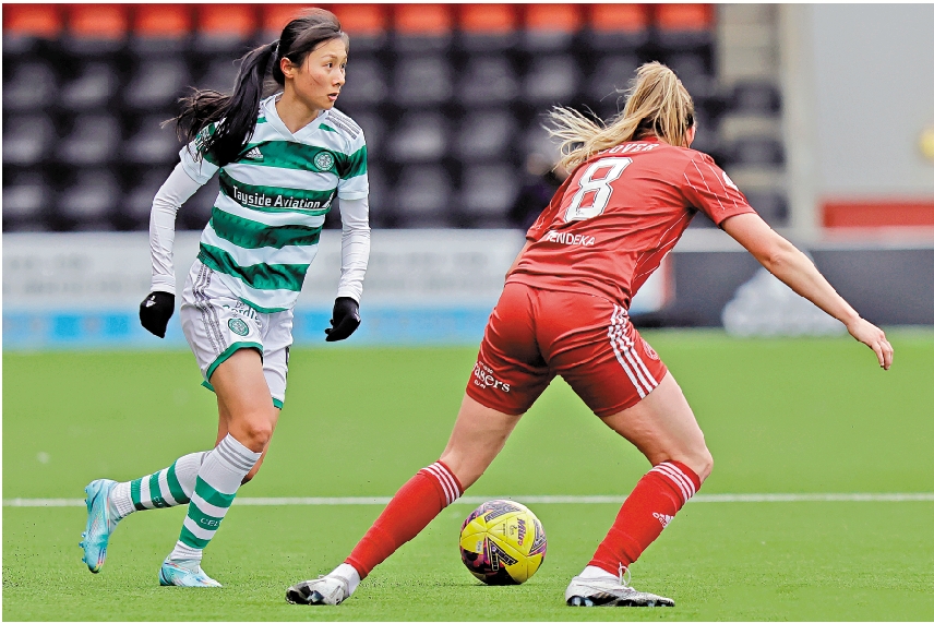 　　圖：效力些路迪的沈夢雨（左）或是中國女足秘密武器。 網絡圖片
