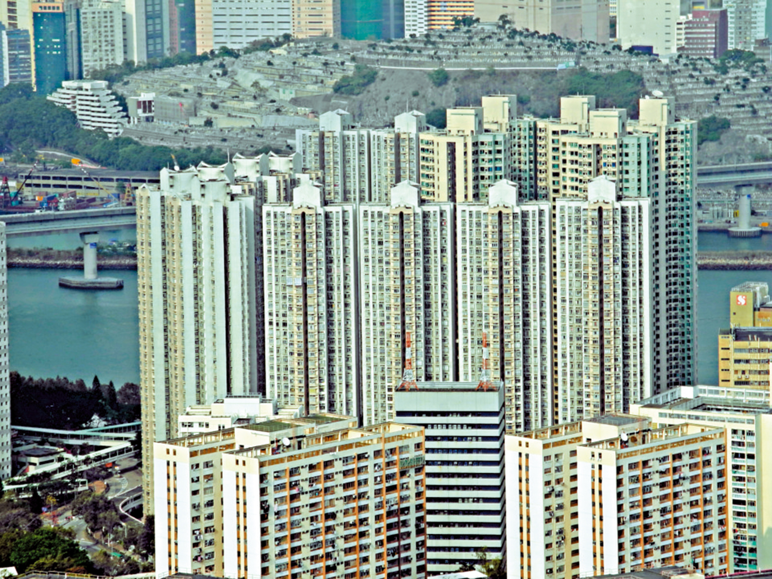 　　圖：青衣翠怡花園2房樓王，新近僅以546萬元蝕讓，樓價4年蒸發18%。