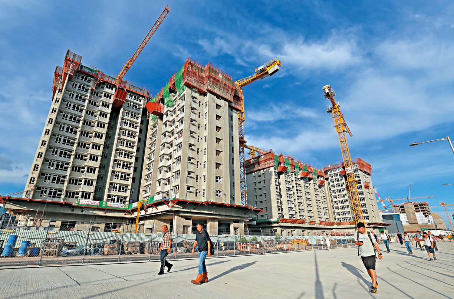 　　圖：「樓王」啟德啟悅苑售價223萬至494萬元，呎價9390元。\大公報記者黃洋港攝