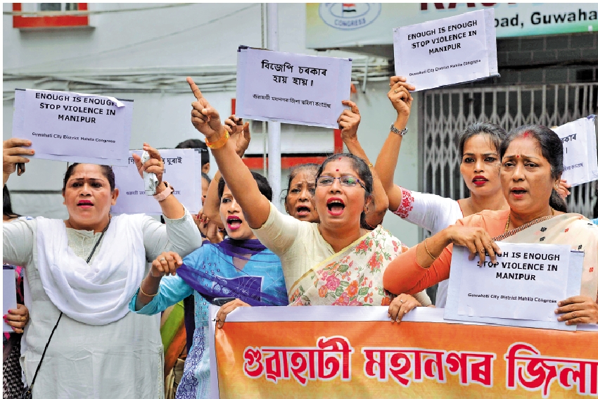 　　圖：印度阿薩姆邦婦女21日參加反對近日印度種族暴力的示威活動。\法新社