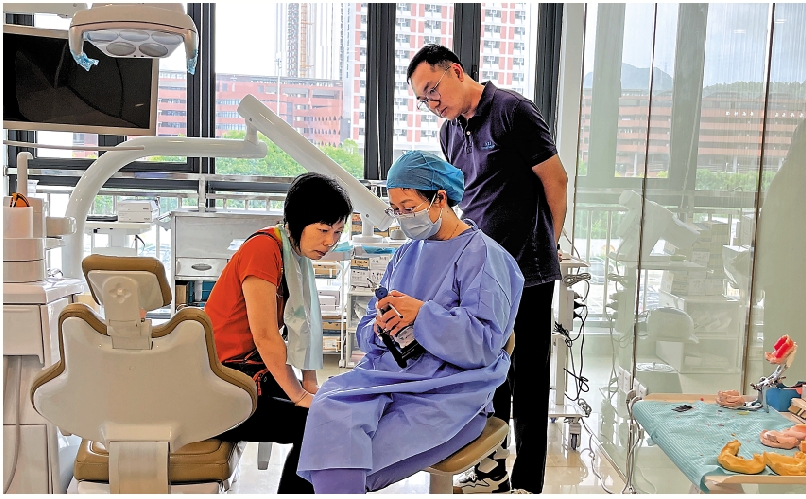 　　圖：港人深圳看牙，讚交通便利性價比高。/大公報記者郭若溪攝