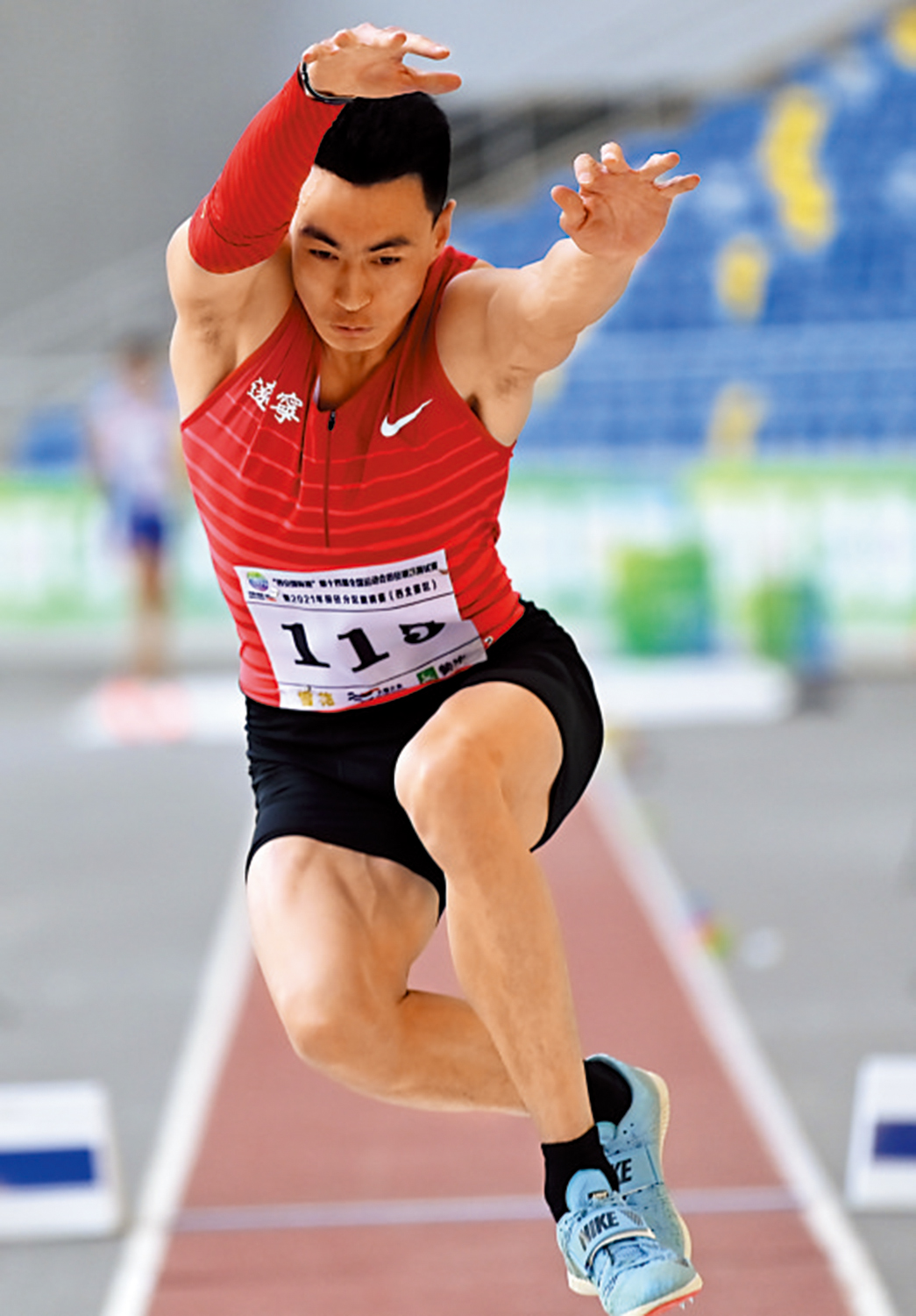 　　圖：朱亞明輕鬆勝出。\資料圖片
