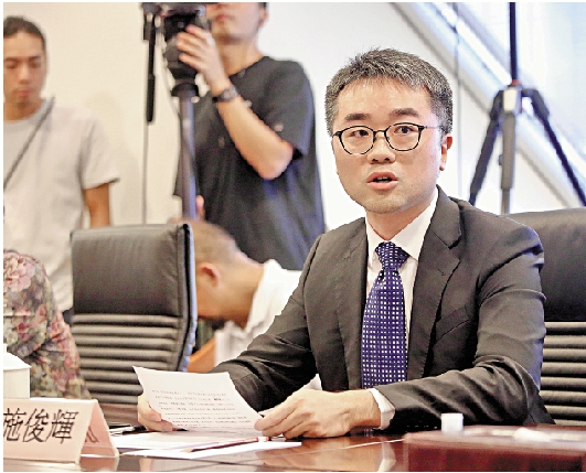 　　圖：施俊輝指出，教育局過去一年為推動愛國主義教育做了大量工作。