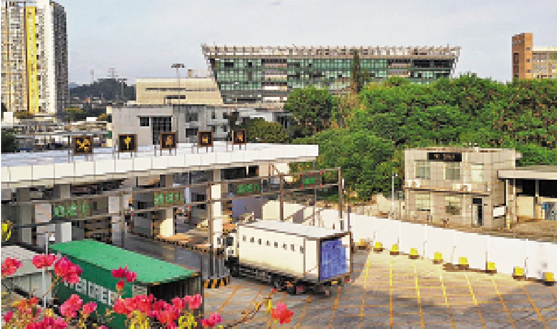 　　圖：文錦渡口岸昨日全面恢復入境方向貨車通關，首日運作順暢。\大公報記者石華攝