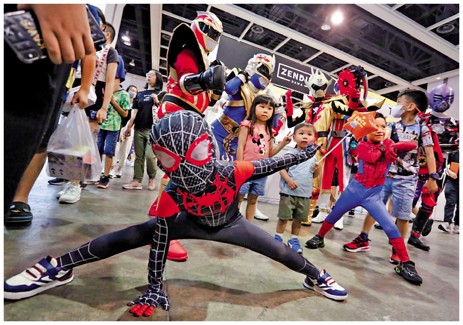 　　圖：周末的動漫節人山人海，「蜘蛛俠」也來湊興。