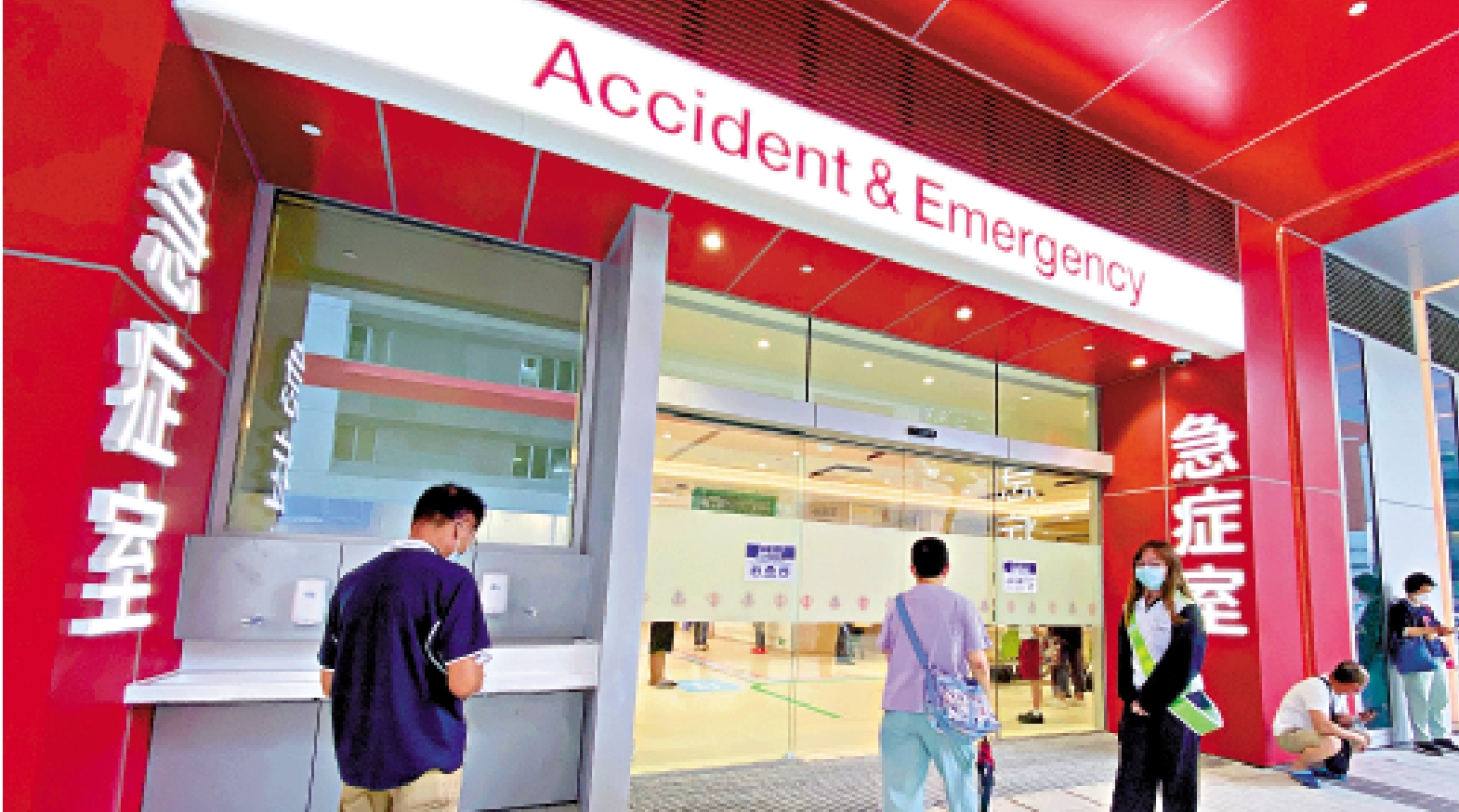 　　圖：12歲男童當日被遺棄在廣華醫院的急症室，事件引起廣泛關注。