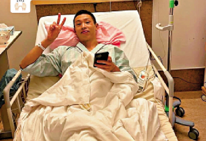 　　圖：赴日本客串策騎的香港亞軍騎師何澤堯墮馬受傷。