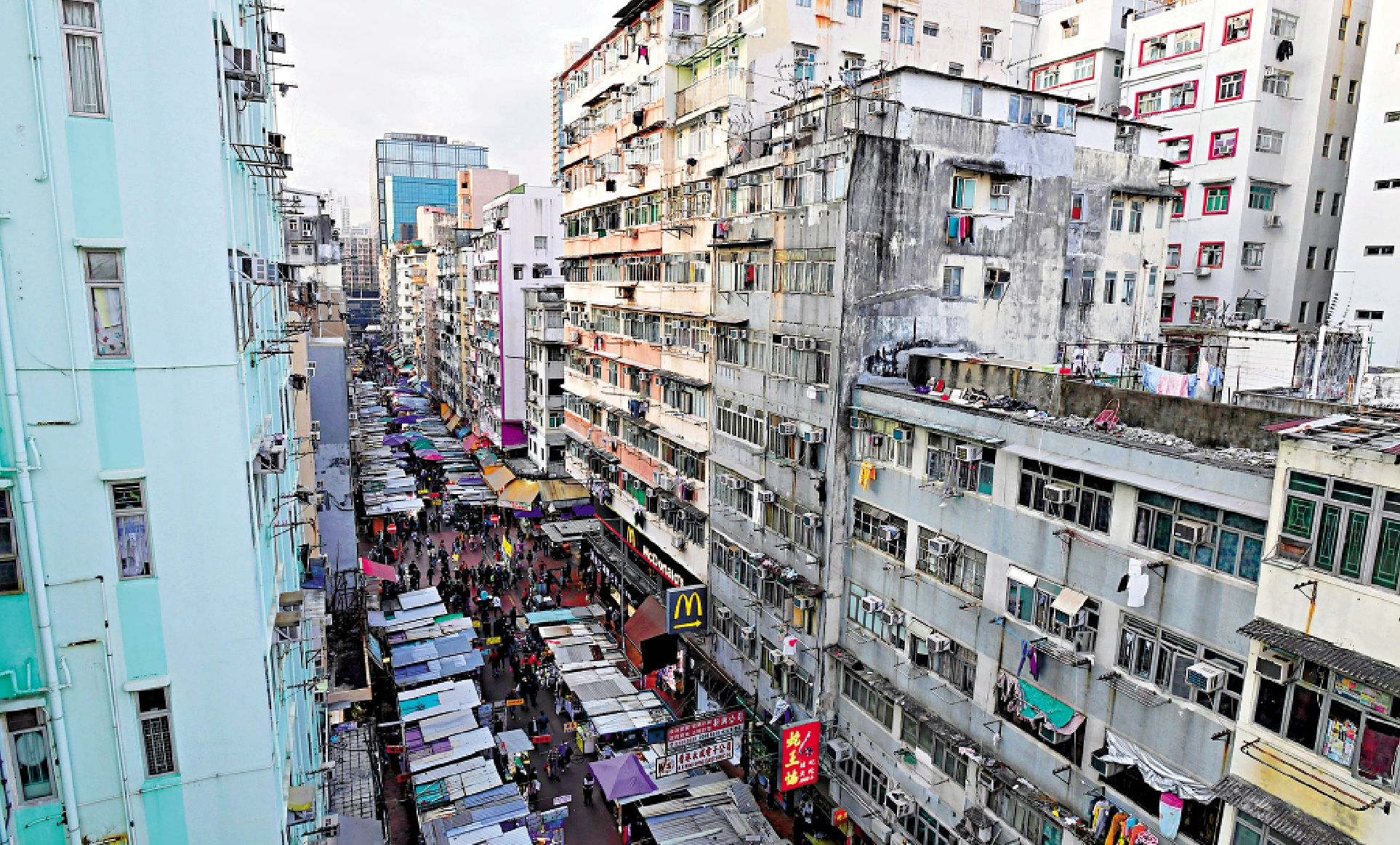 　　圖：本港樓宇老化速度加快，樓齡達50年的舊樓數目直逼一萬大關，其中一千幢狀況緊急。