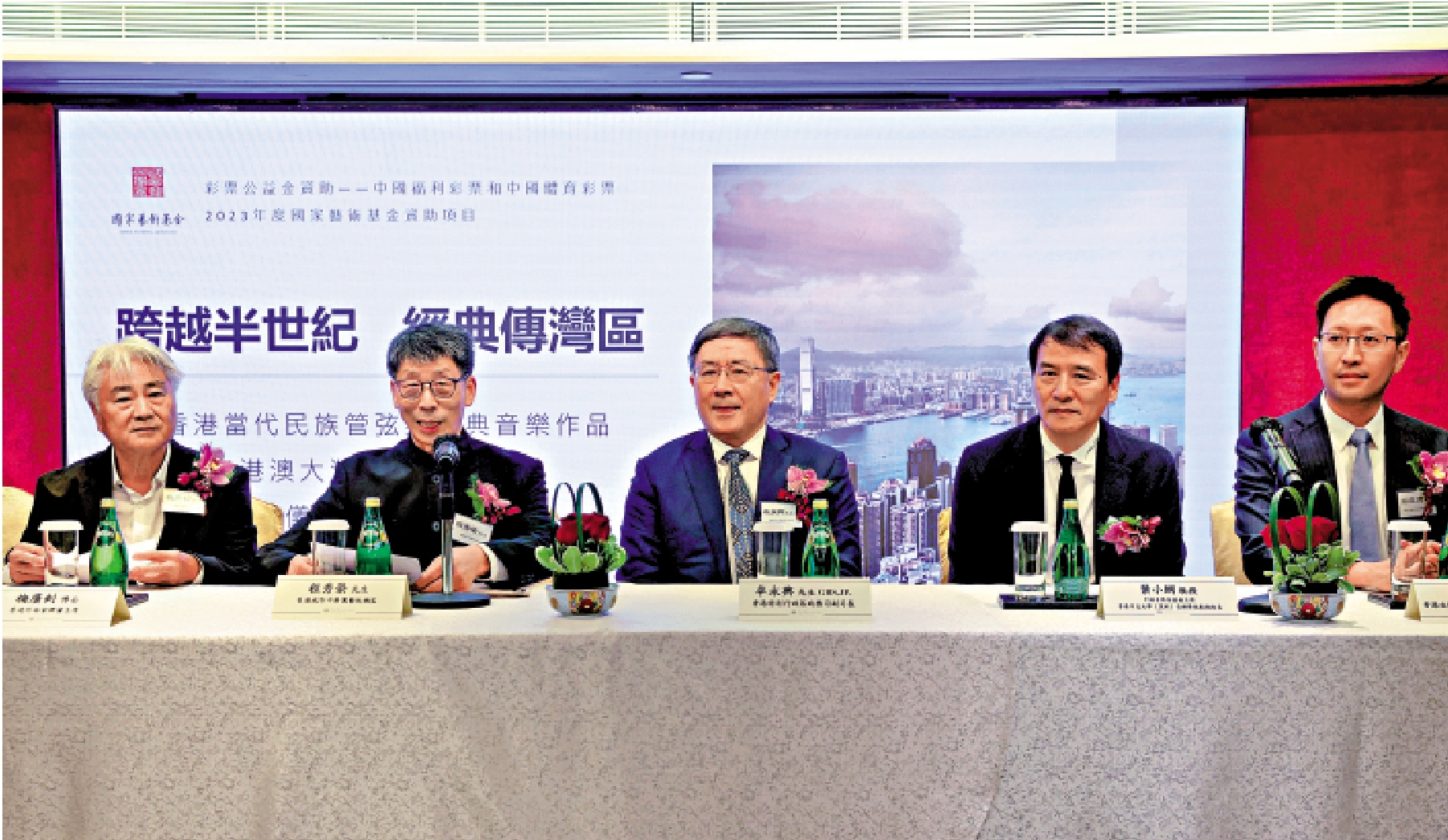 　　圖：梅廣釗（左起）、程秀榮、卓永興、葉小綱、招文亮出席啟動儀式。/中通社