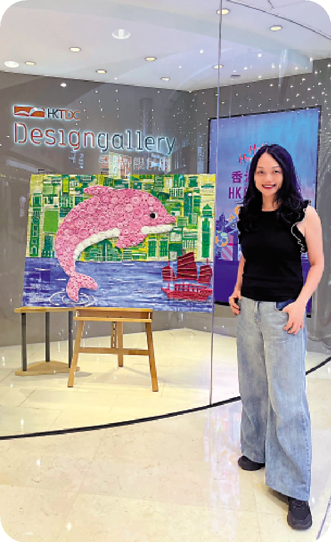 　　圖：彭淑儀早前為一個展覽，以水果網創作粉色中華白海豚。