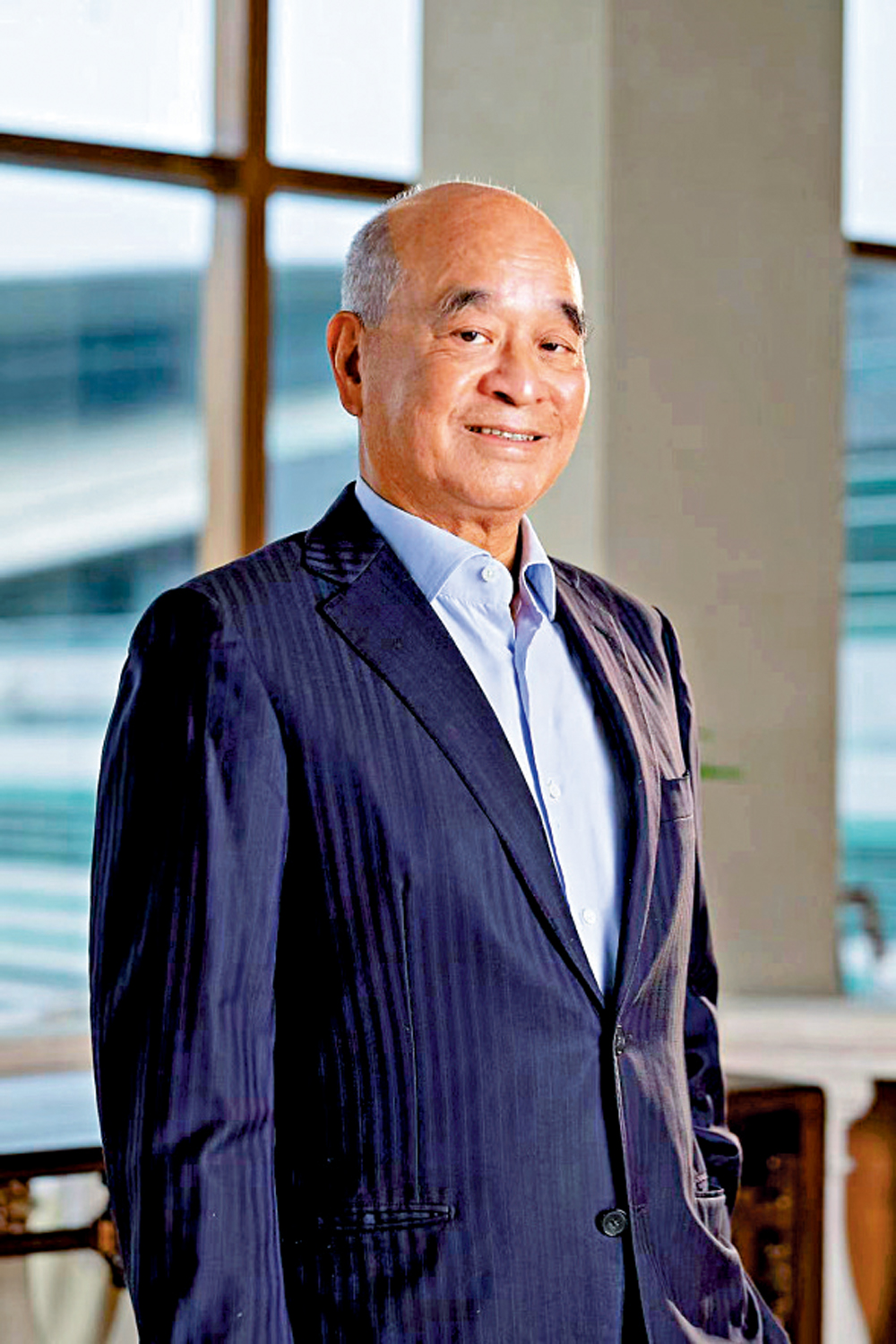 　　圖：鄭家純博士向中華慈善總會捐款2000萬元人民幣，助力京津冀賑災工作。