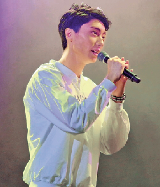 　　圖：2015年，梁東賢贏得新秀歌唱大賽第三名。