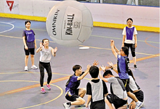 　　圖：健球比賽四人一隊，同場三隊競技。