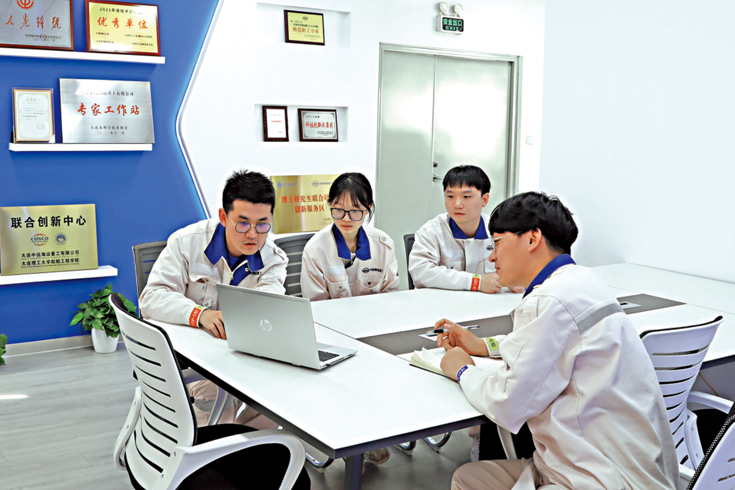 　　圖：研發團隊攻關船舶工藝技術難題。\受訪者供圖