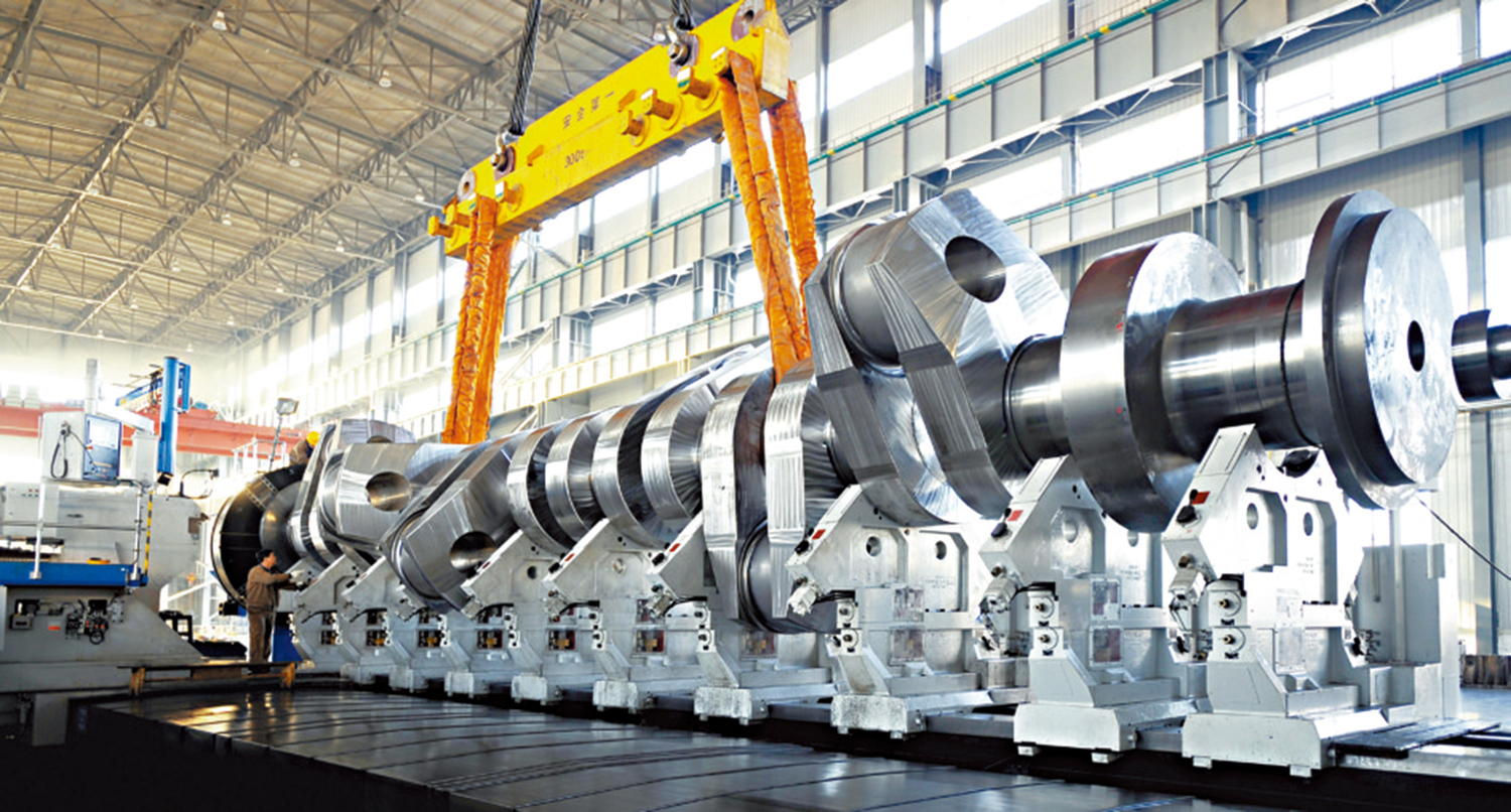 　　圖：大連華銳重工車間內待檢加工的大型船用曲軸。\受訪者供圖